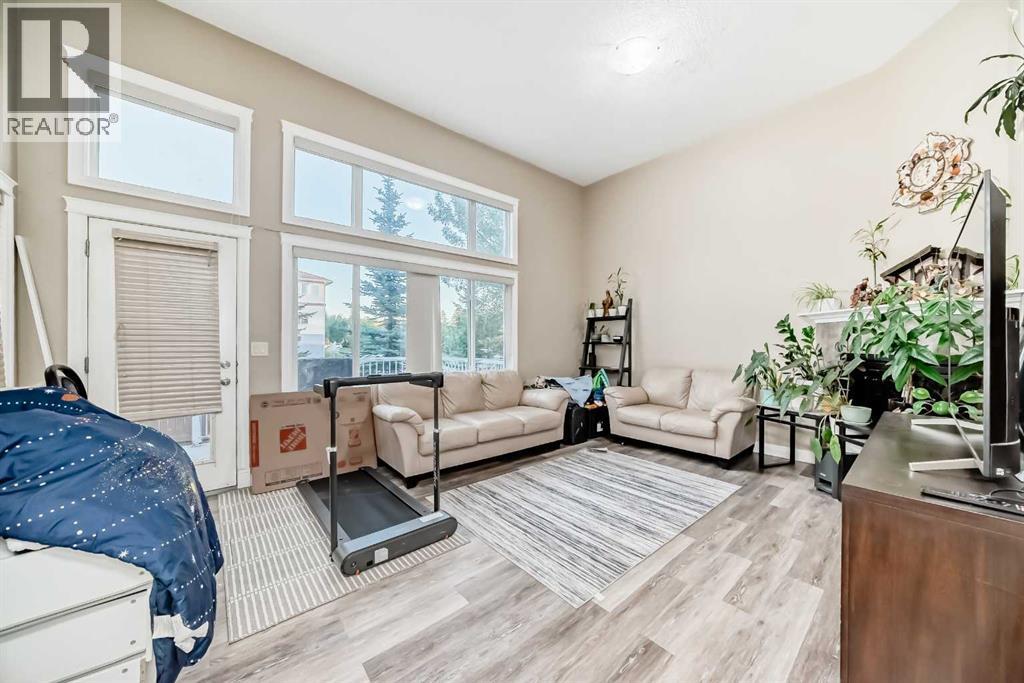 14 Dover Mews Se, Calgary, Alberta  T2B 0B6 - Photo 4 - A2257056