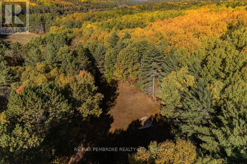660 Bronson Street, Laurentian Hills, Ontario  K0J 1P0 - Photo 22 - X12442078