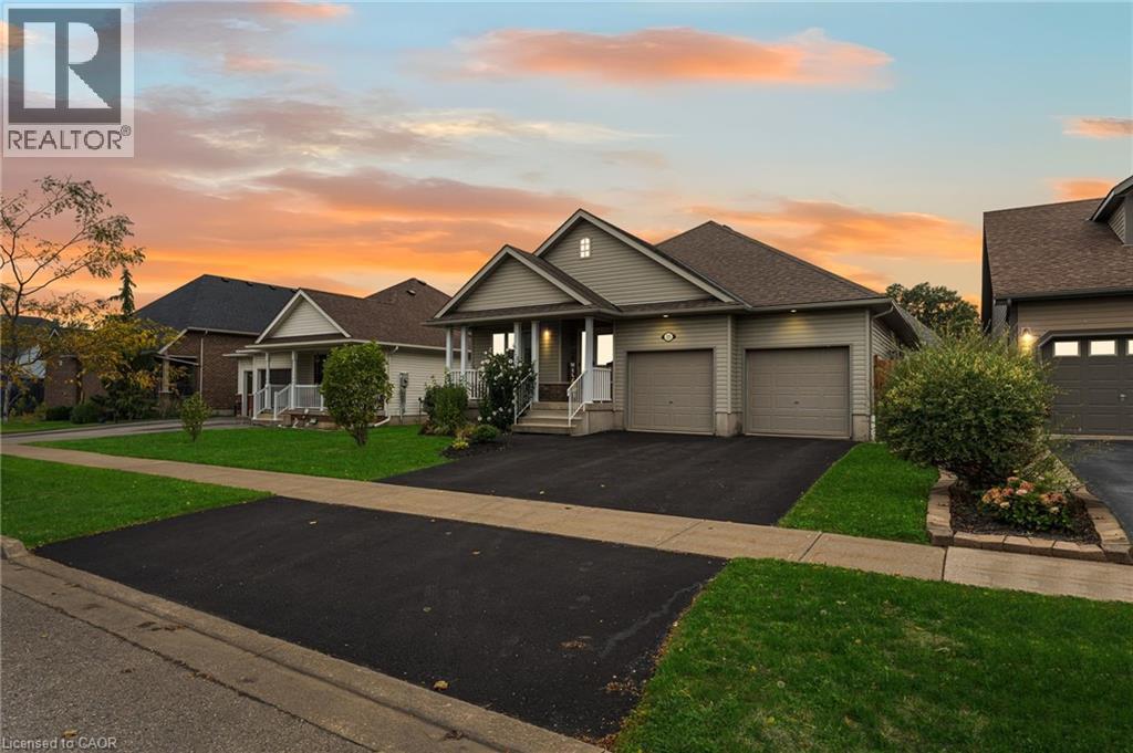 33 SARAH Crescent, Smithville, Ontario