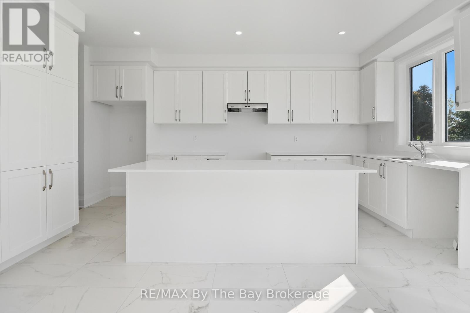 66 Amber Drive, Wasaga Beach, Ontario  L9Z 0R9 - Photo 16 - S12445614