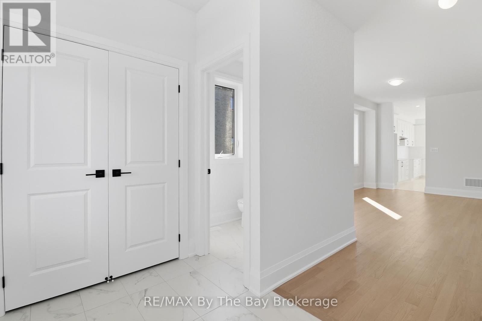 66 Amber Drive, Wasaga Beach, Ontario  L9Z 0R9 - Photo 6 - S12445614
