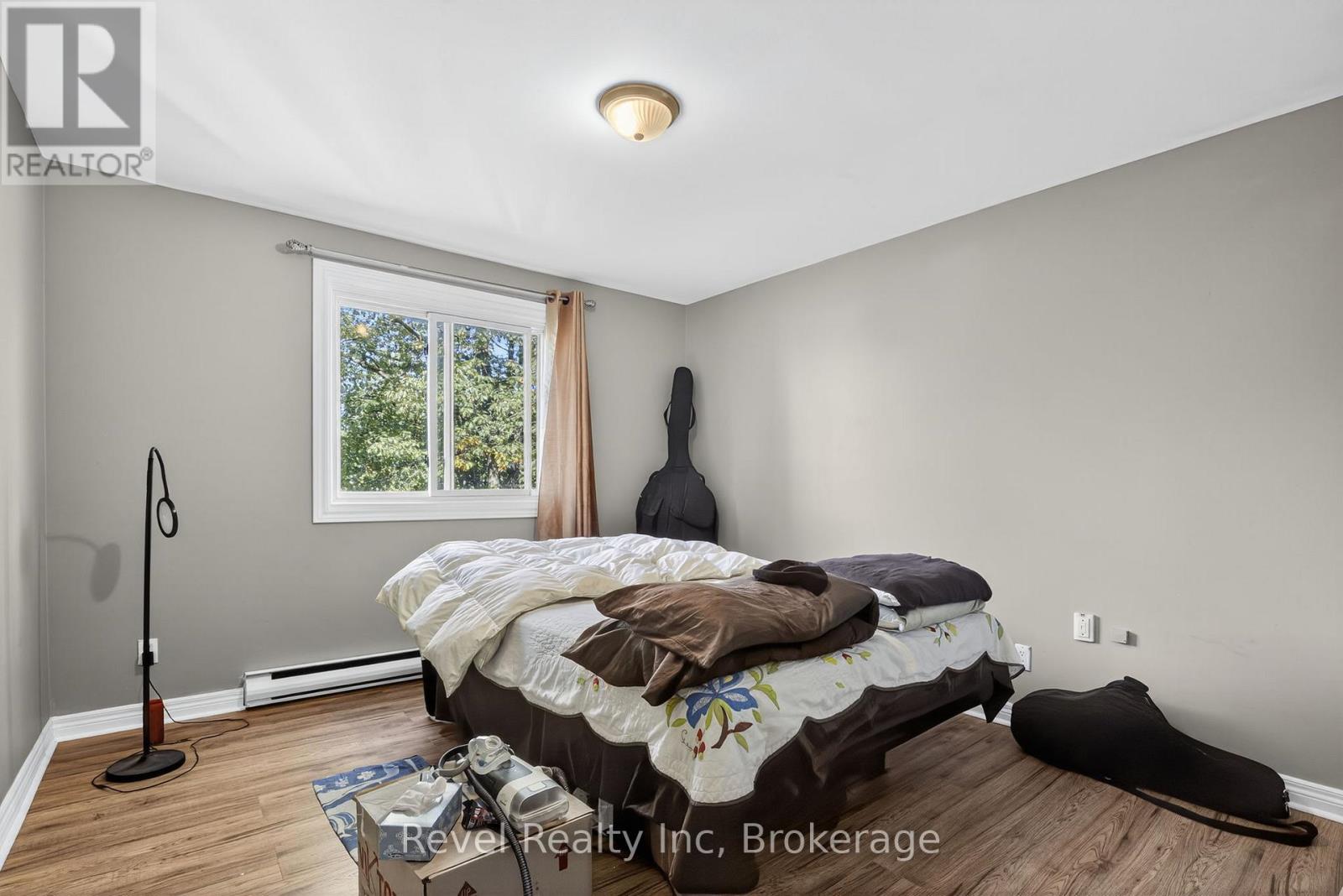 203 Knox Road W, Wasaga Beach, Ontario  L9Z 2A7 - Photo 10 - S12445625