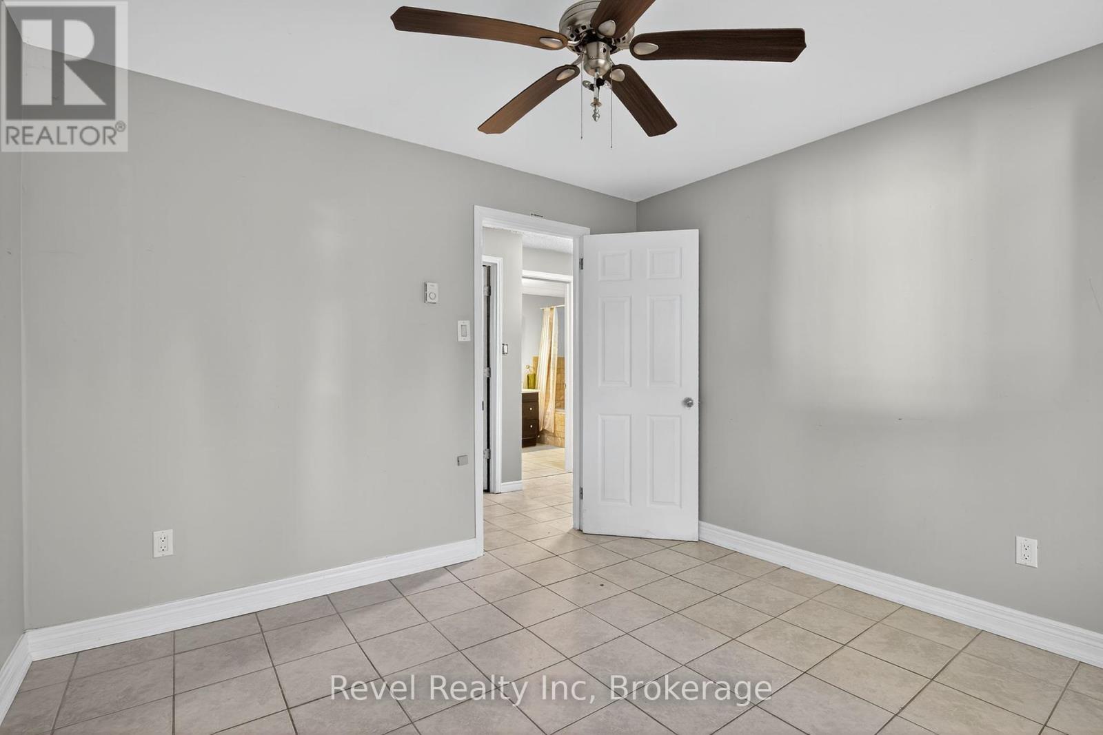 203 Knox Road W, Wasaga Beach, Ontario  L9Z 2A7 - Photo 14 - S12445625