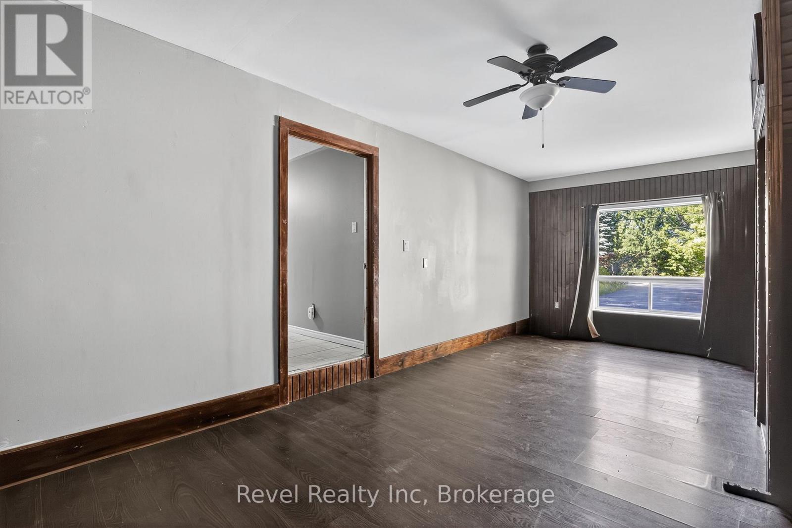 203 Knox Road W, Wasaga Beach, Ontario  L9Z 2A7 - Photo 15 - S12445625