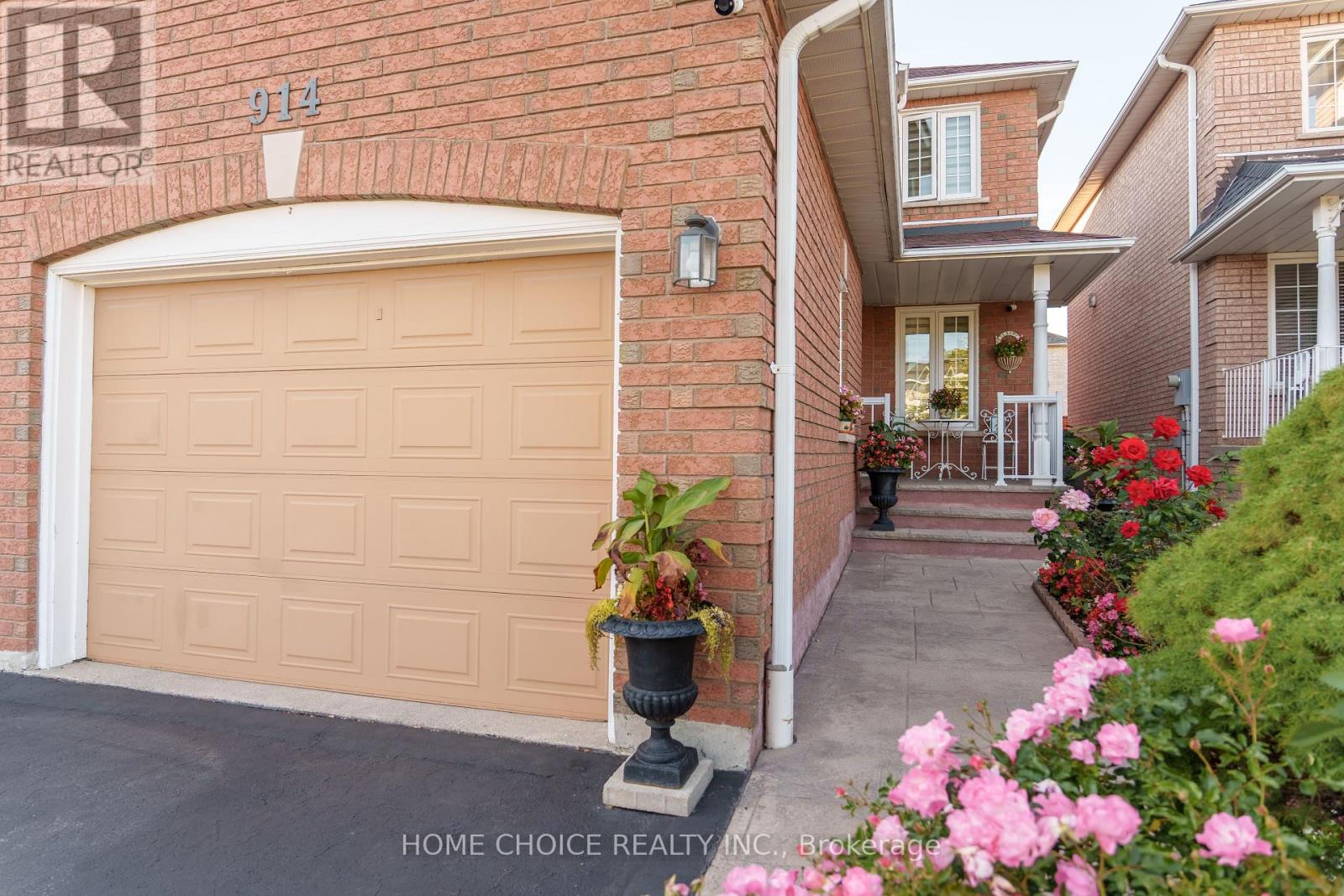 914 Applecroft Circle, Mississauga, Ontario  L5V 2A7 - Photo 2 - W12445611
