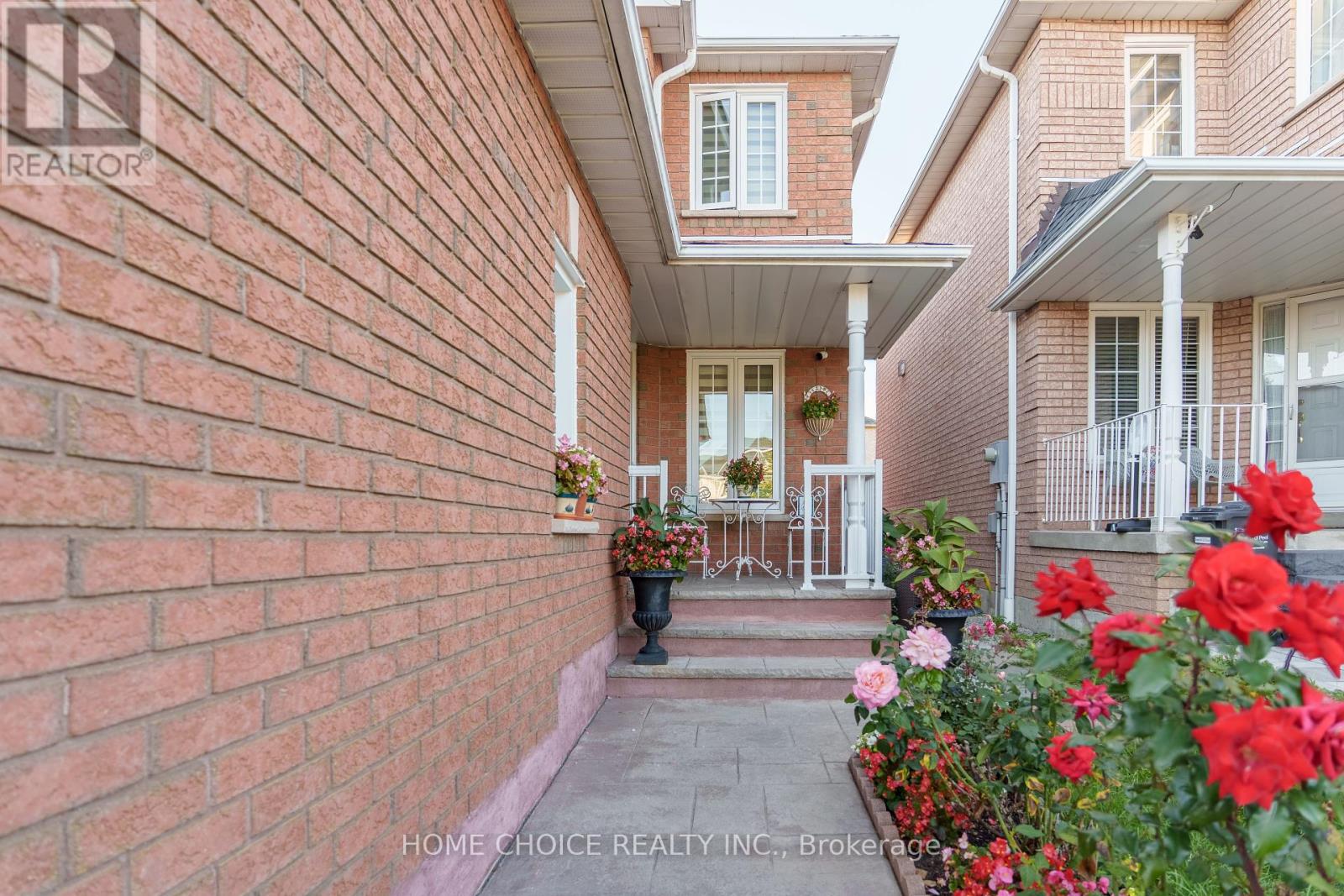 914 Applecroft Circle, Mississauga, Ontario  L5V 2A7 - Photo 3 - W12445611