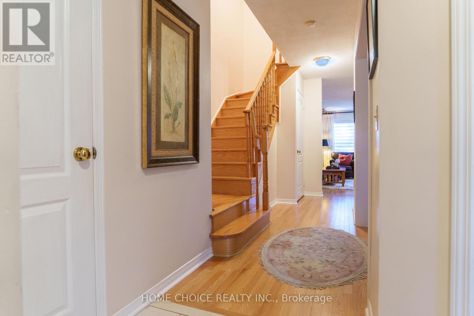 914 Applecroft Circle, Mississauga, Ontario  L5V 2A7 - Photo 5 - W12445611