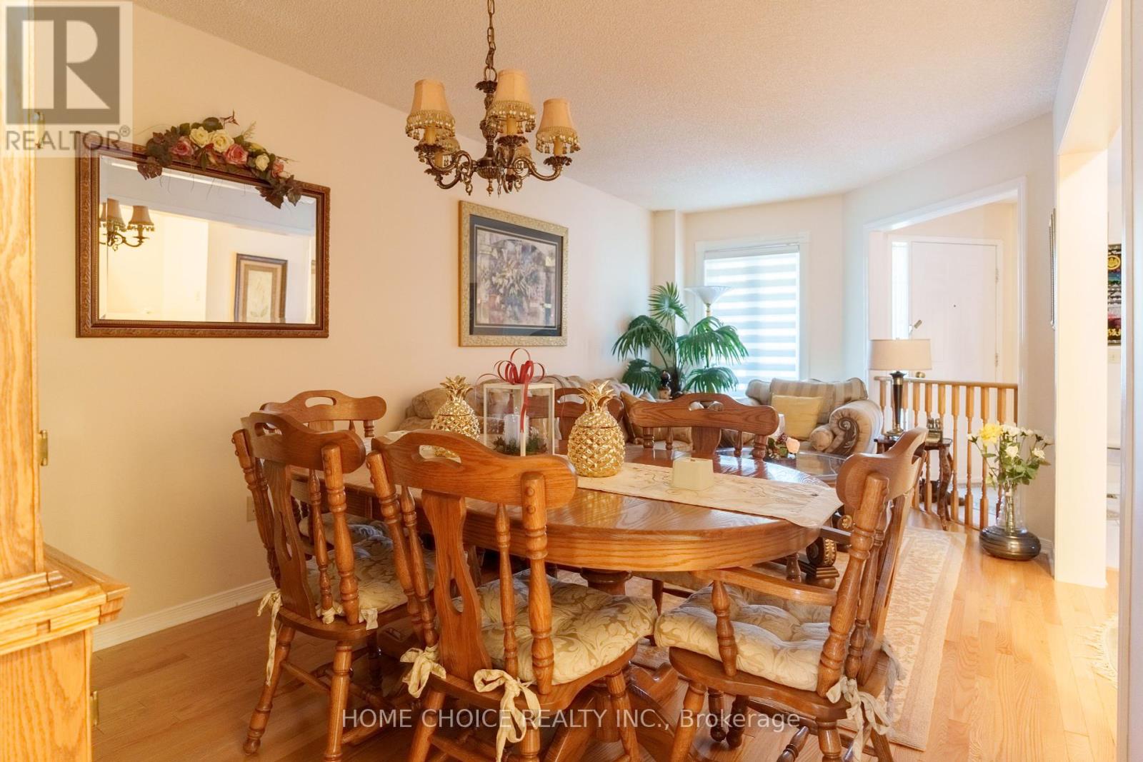 914 Applecroft Circle, Mississauga, Ontario  L5V 2A7 - Photo 8 - W12445611
