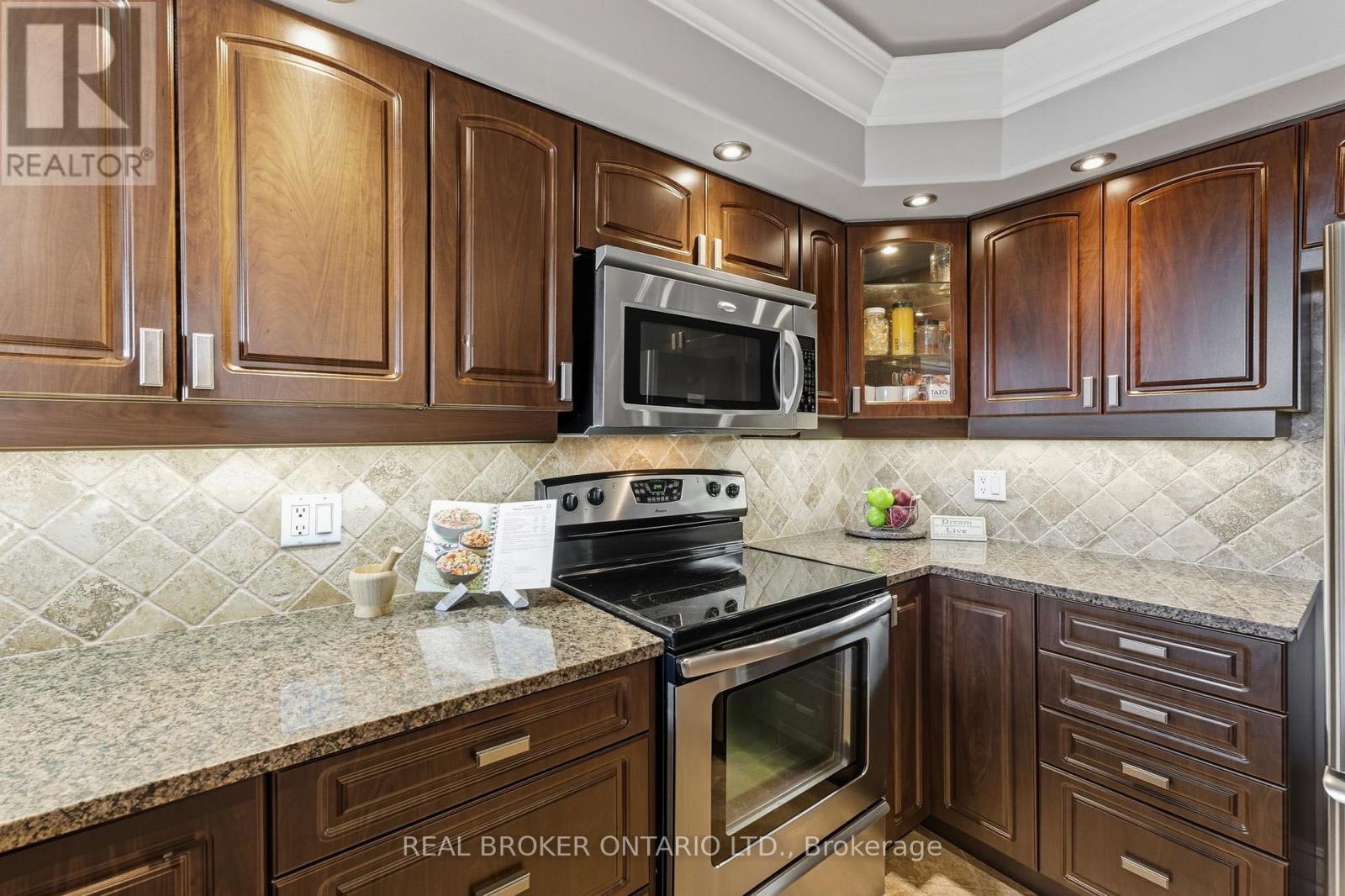 907 - 158c Mcarthur Avenue, Ottawa, Ontario  K1L 8E7 - Photo 11 - X12445612