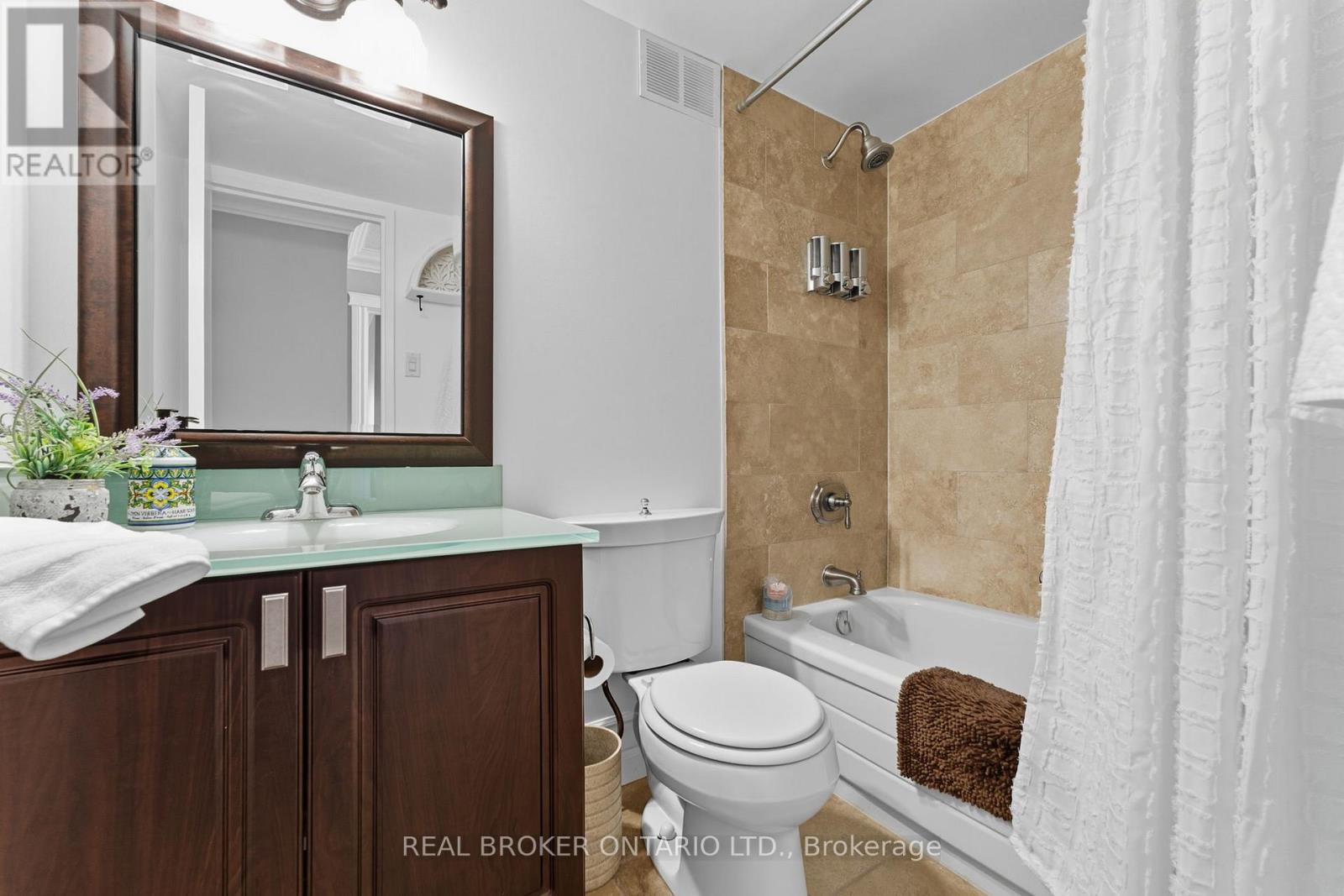 907 - 158c Mcarthur Avenue, Ottawa, Ontario  K1L 8E7 - Photo 17 - X12445612