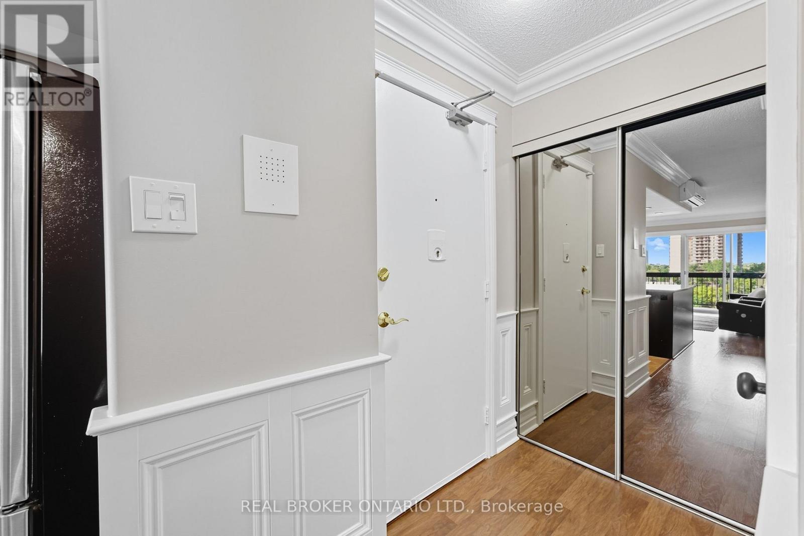 907 - 158c Mcarthur Avenue, Ottawa, Ontario  K1L 8E7 - Photo 5 - X12445612