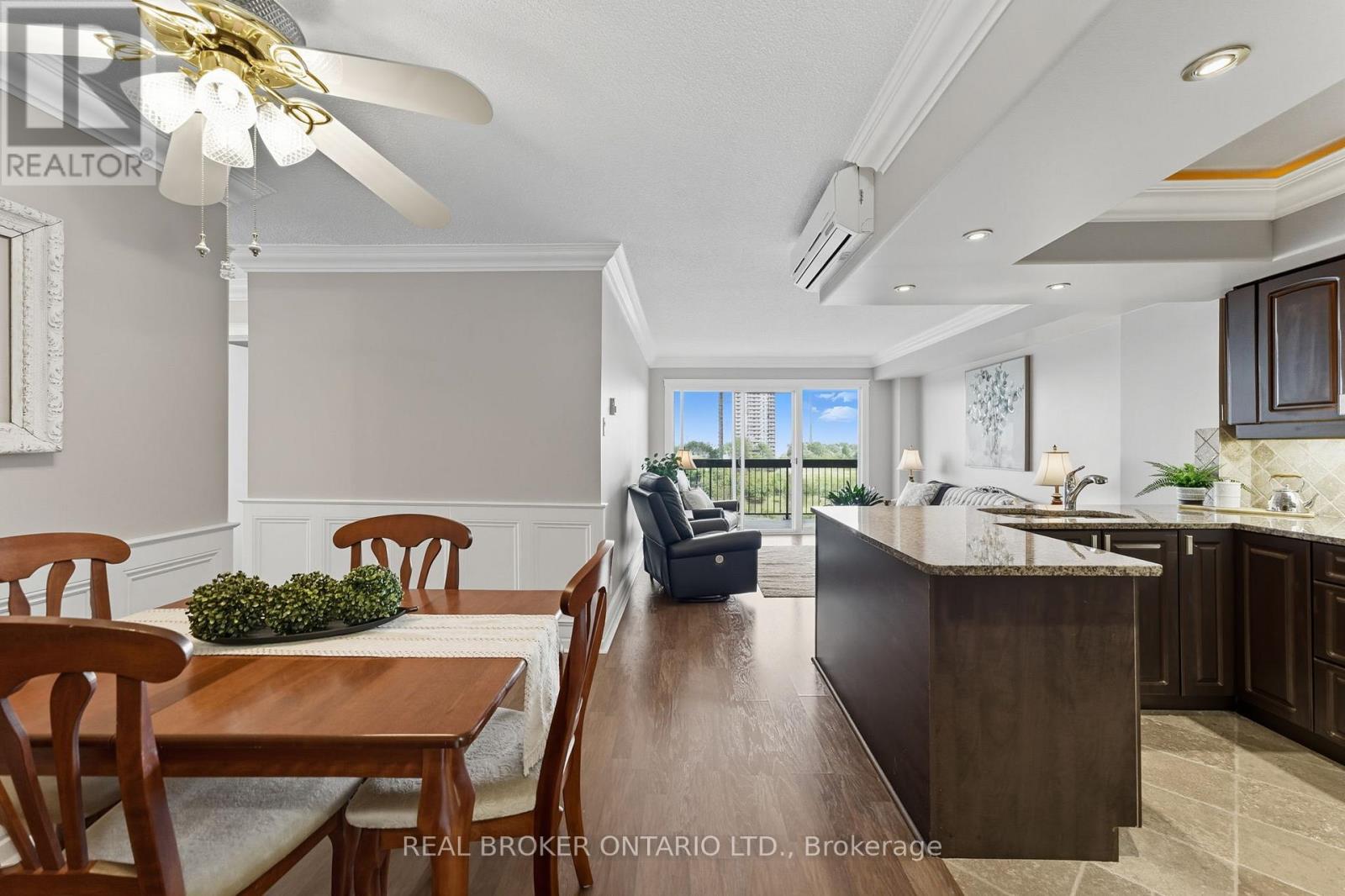 907 - 158c Mcarthur Avenue, Ottawa, Ontario  K1L 8E7 - Photo 6 - X12445612