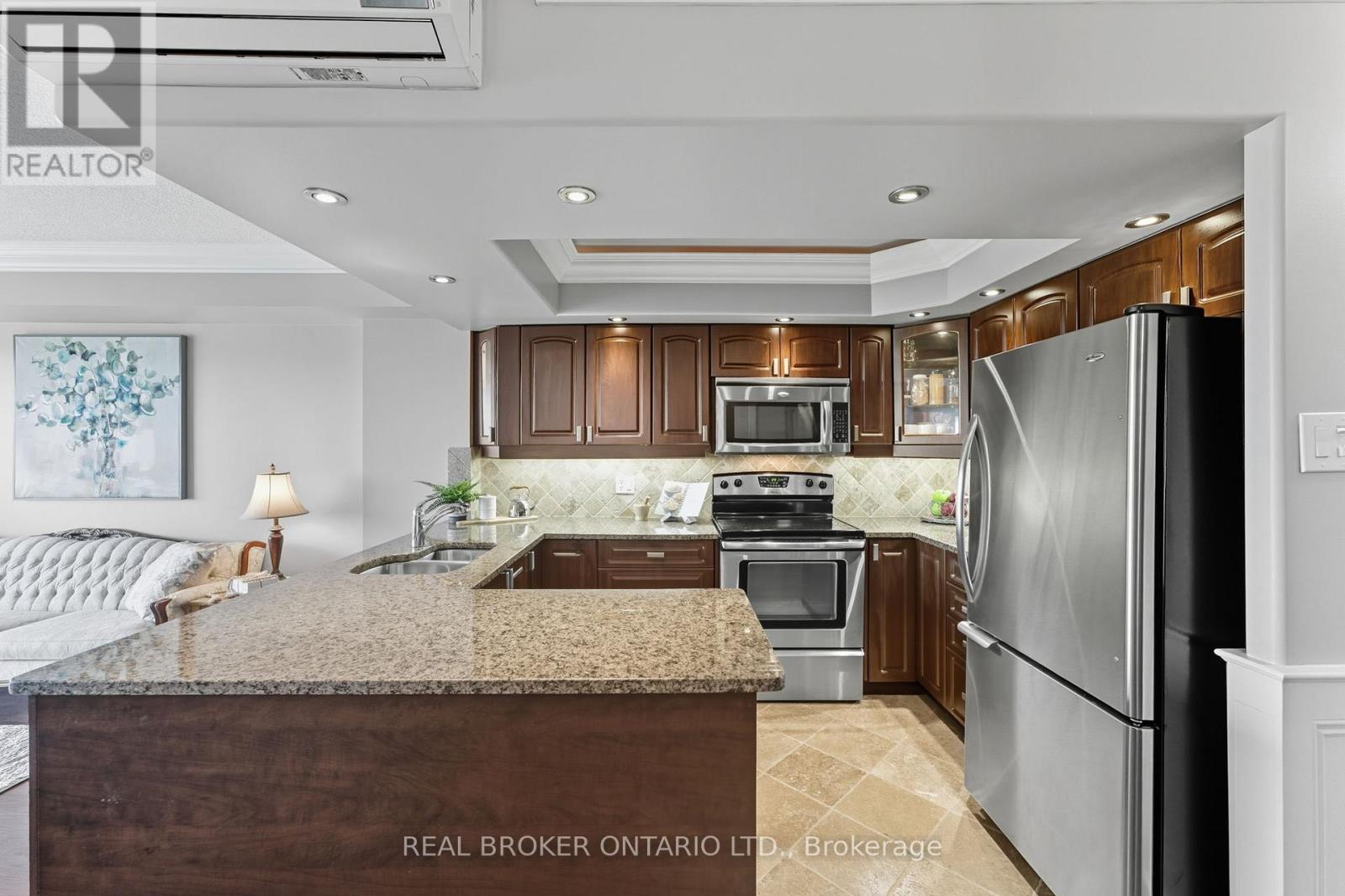 907 - 158c Mcarthur Avenue, Ottawa, Ontario  K1L 8E7 - Photo 9 - X12445612
