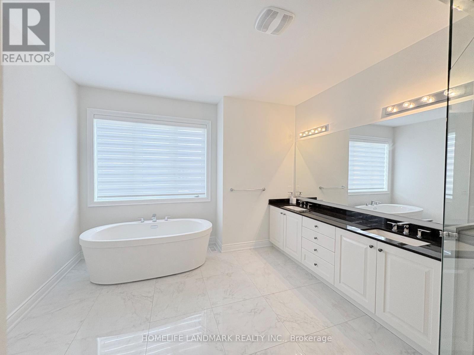 96 Threshing Mill Boulevard, Oakville, Ontario  L6H 7C5 - Photo 11 - W12406795