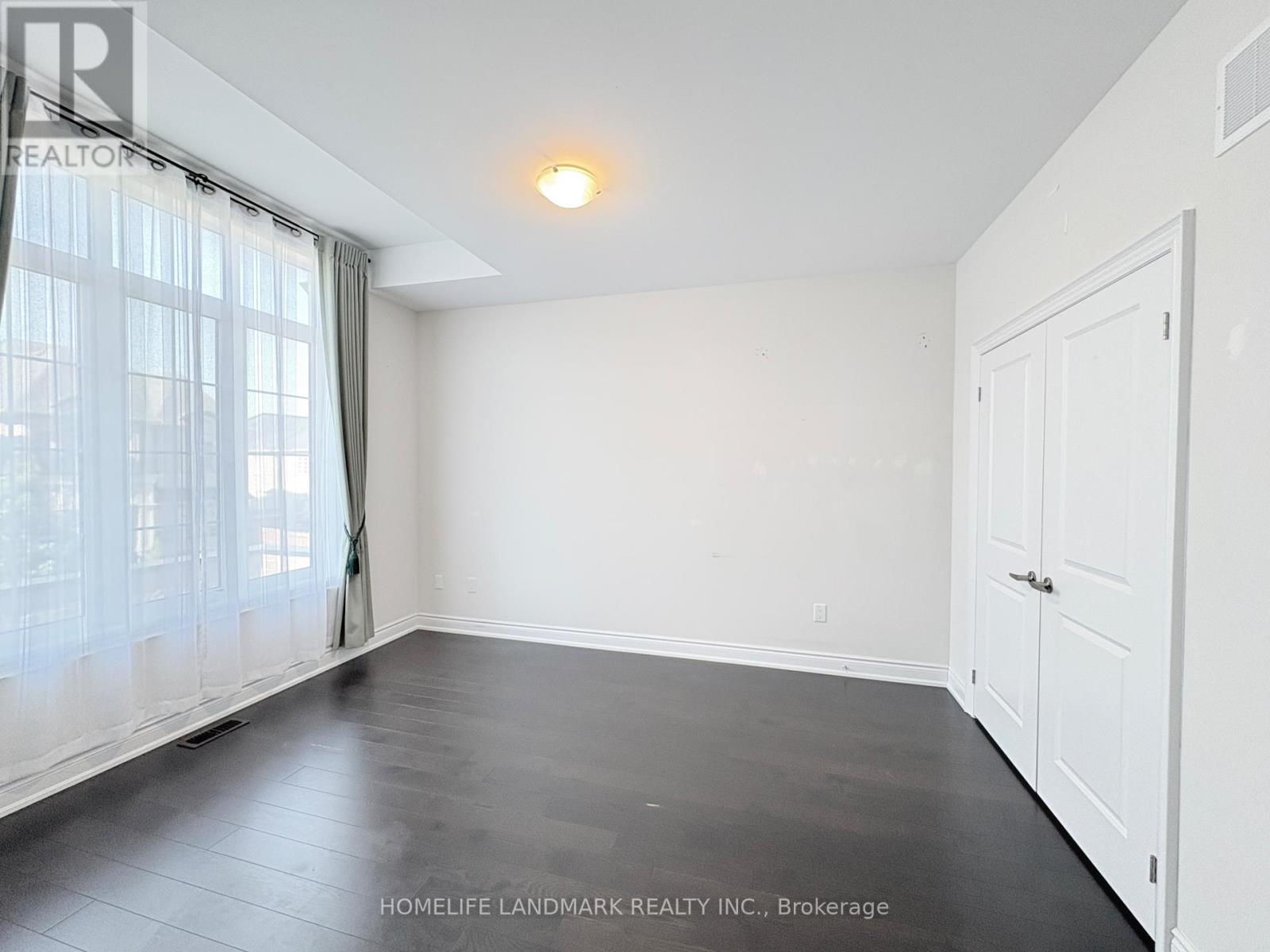 96 Threshing Mill Boulevard, Oakville, Ontario  L6H 7C5 - Photo 10 - W12406795
