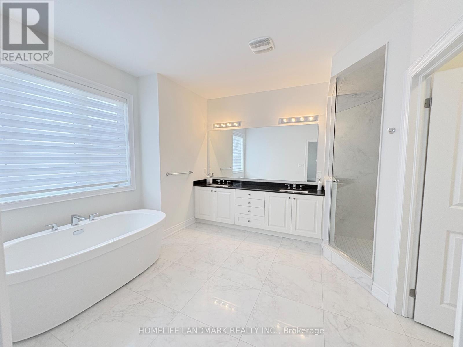 96 Threshing Mill Boulevard, Oakville, Ontario  L6H 7C5 - Photo 12 - W12406795