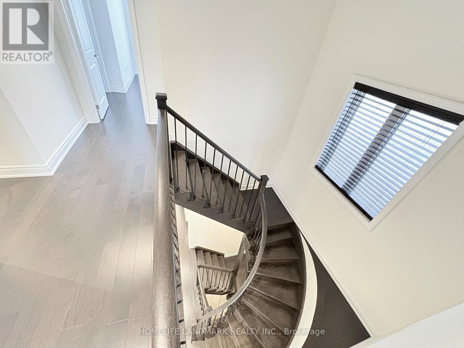 96 Threshing Mill Boulevard, Oakville, Ontario  L6H 7C5 - Photo 17 - W12406795