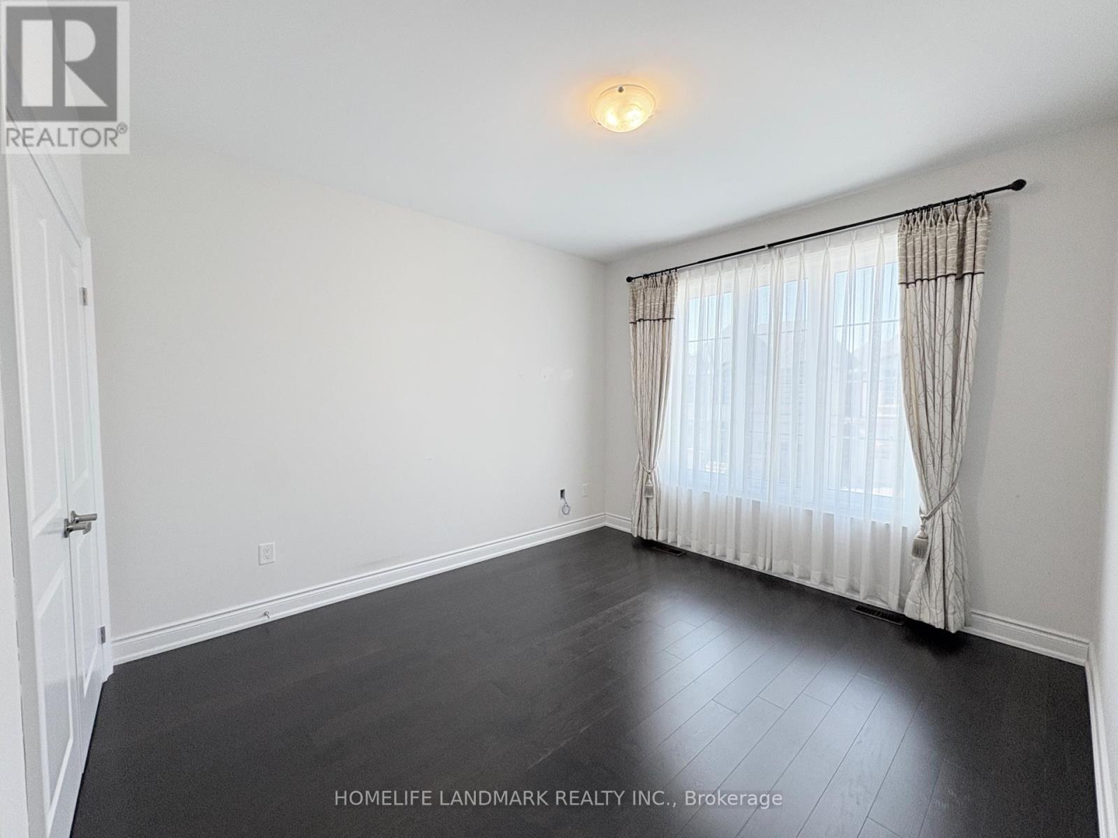 96 Threshing Mill Boulevard, Oakville, Ontario  L6H 7C5 - Photo 14 - W12406795