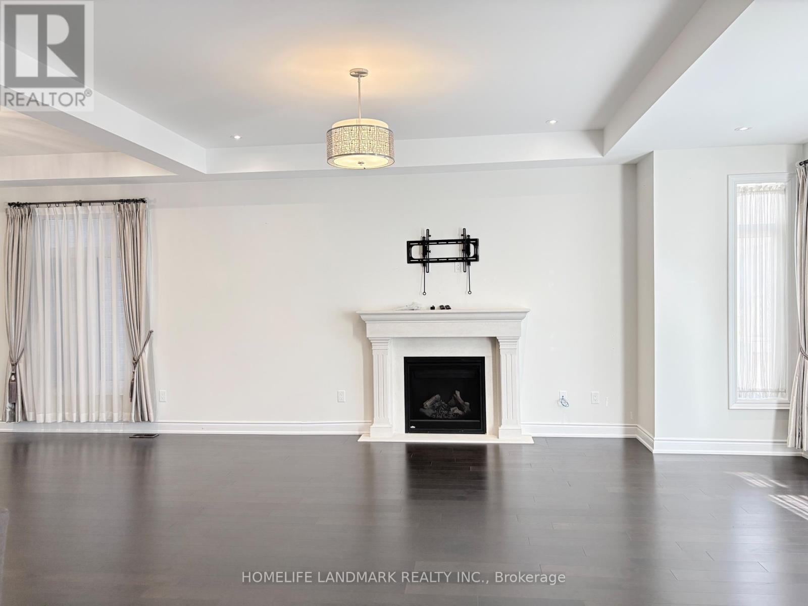 96 Threshing Mill Boulevard, Oakville, Ontario  L6H 7C5 - Photo 16 - W12406795
