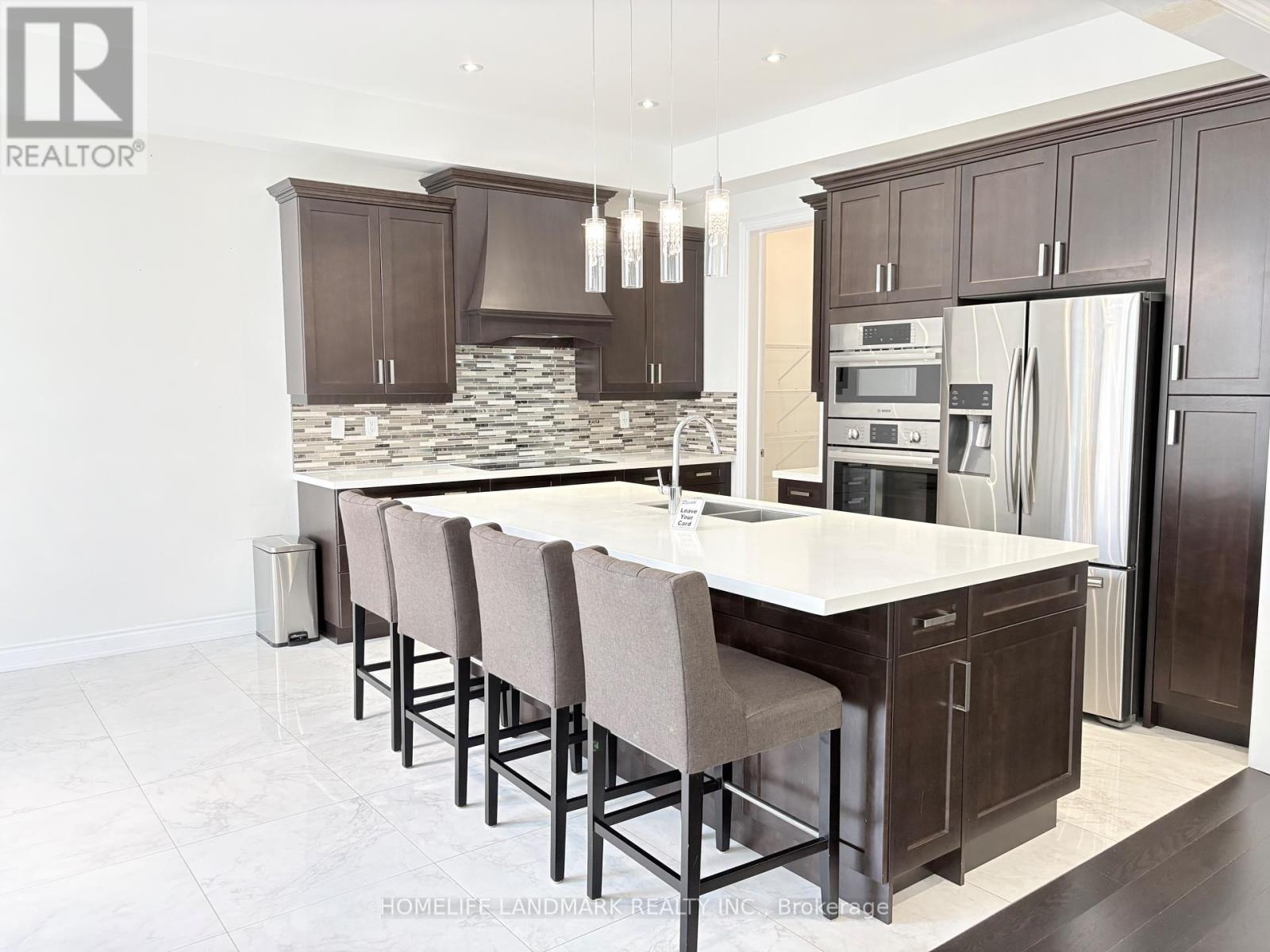 96 Threshing Mill Boulevard, Oakville, Ontario  L6H 7C5 - Photo 5 - W12406795