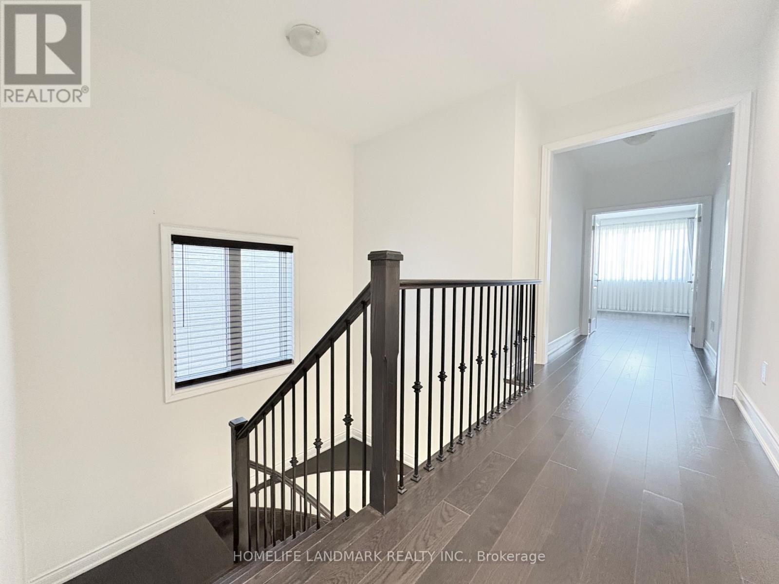 96 Threshing Mill Boulevard, Oakville, Ontario  L6H 7C5 - Photo 8 - W12406795