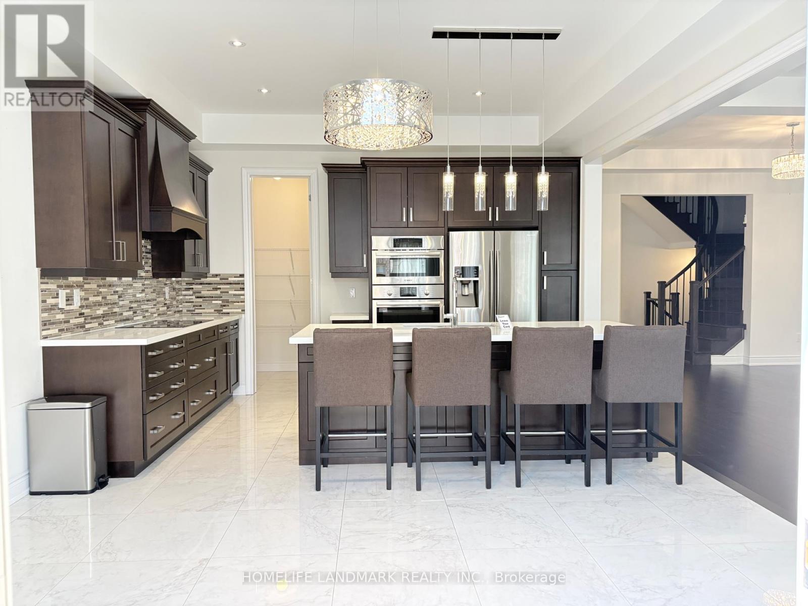 96 Threshing Mill Boulevard, Oakville, Ontario  L6H 7C5 - Photo 3 - W12406795