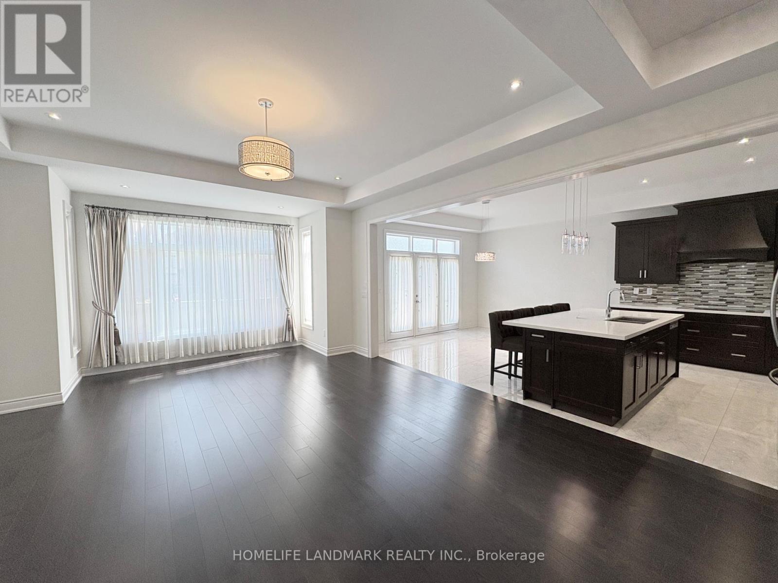 96 Threshing Mill Boulevard, Oakville, Ontario  L6H 7C5 - Photo 6 - W12406795