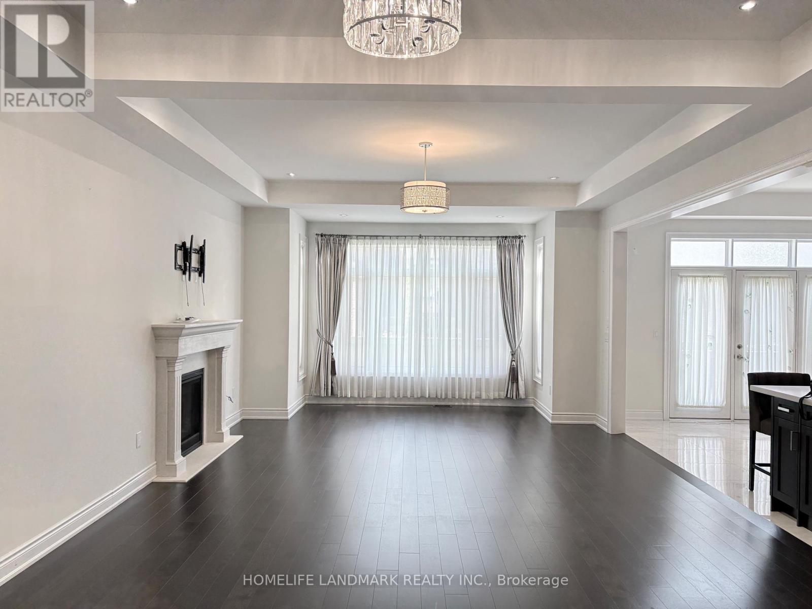 96 Threshing Mill Boulevard, Oakville, Ontario  L6H 7C5 - Photo 7 - W12406795