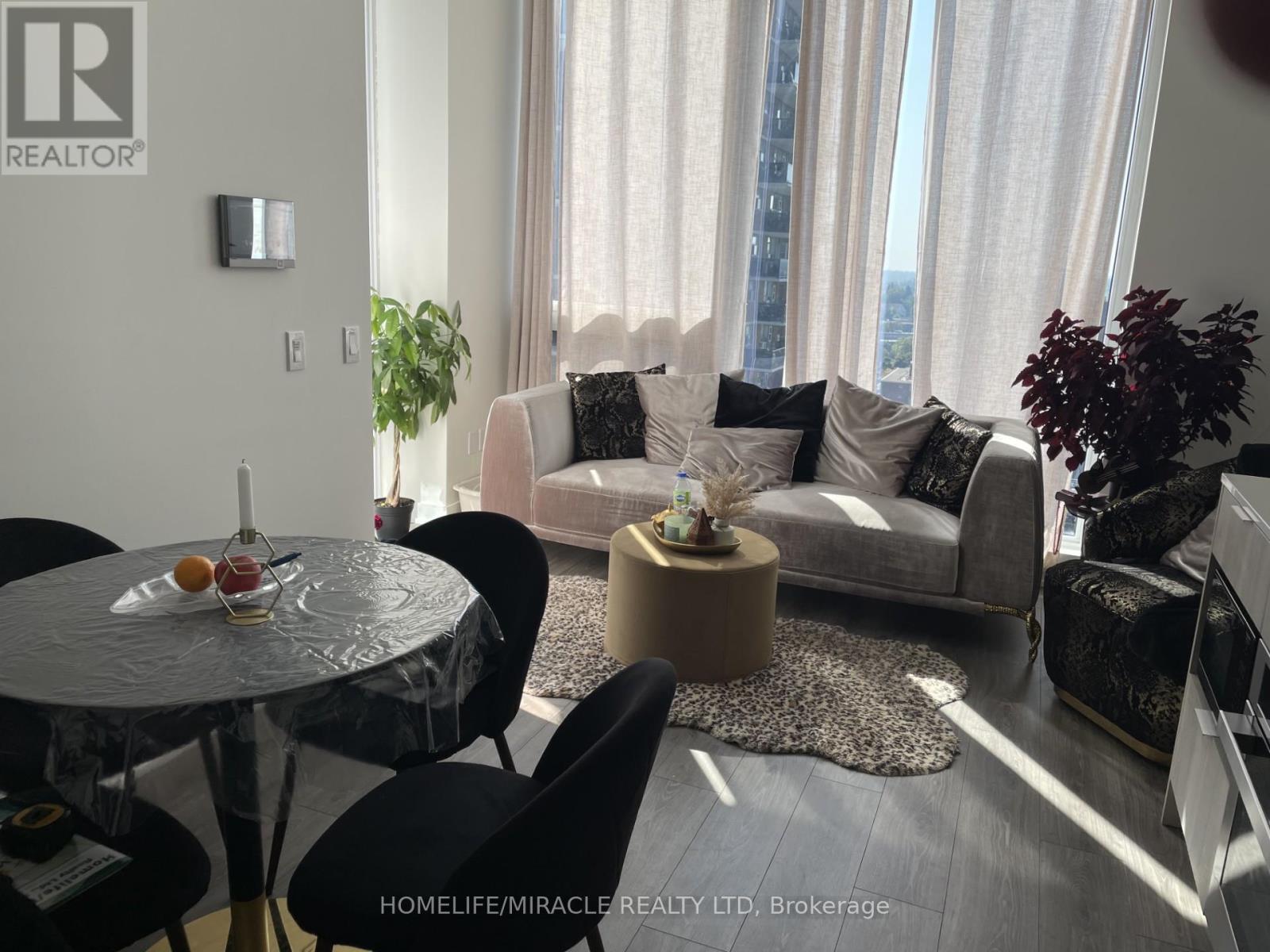 1411 - 28 Ann Street, Mississauga, Ontario  L5G 0E1 - Photo 3 - W12445439