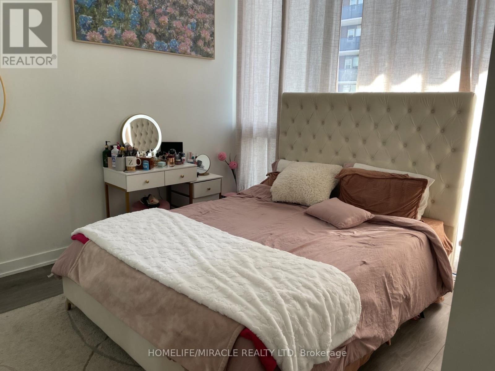 1411 - 28 Ann Street, Mississauga, Ontario  L5G 0E1 - Photo 5 - W12445439