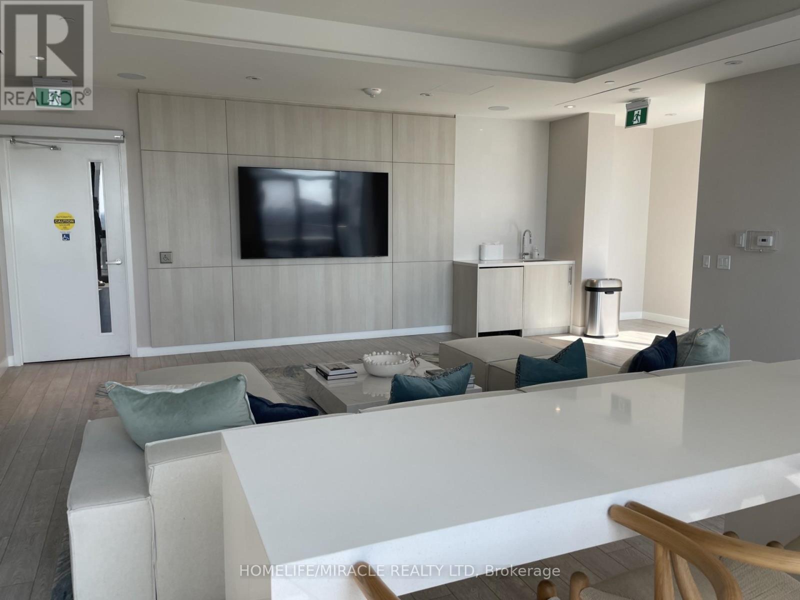 1411 - 28 Ann Street, Mississauga, Ontario  L5G 0E1 - Photo 4 - W12445439