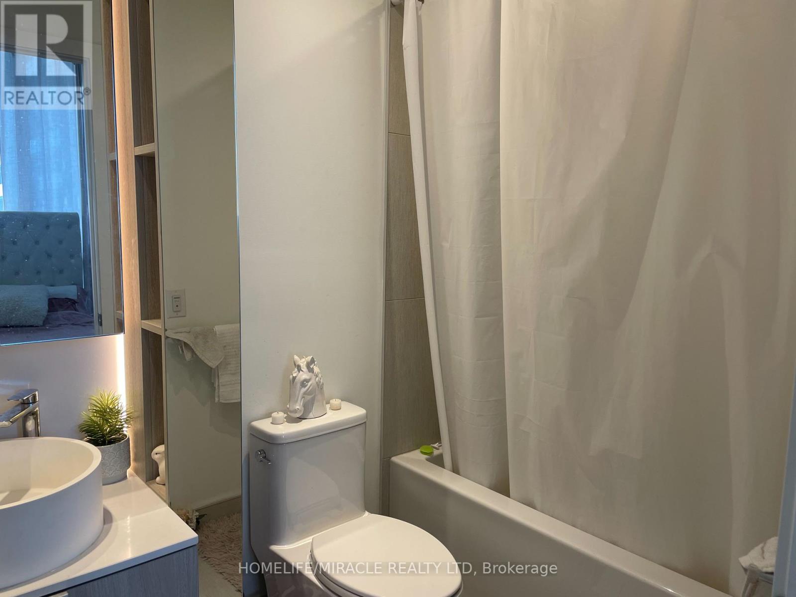1411 - 28 Ann Street, Mississauga, Ontario  L5G 0E1 - Photo 9 - W12445439