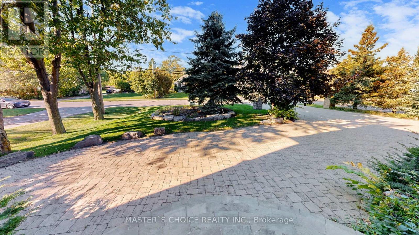 177 Duncan Road, Richmond Hill, Ontario  L4C 6J5 - Photo 5 - N12384631
