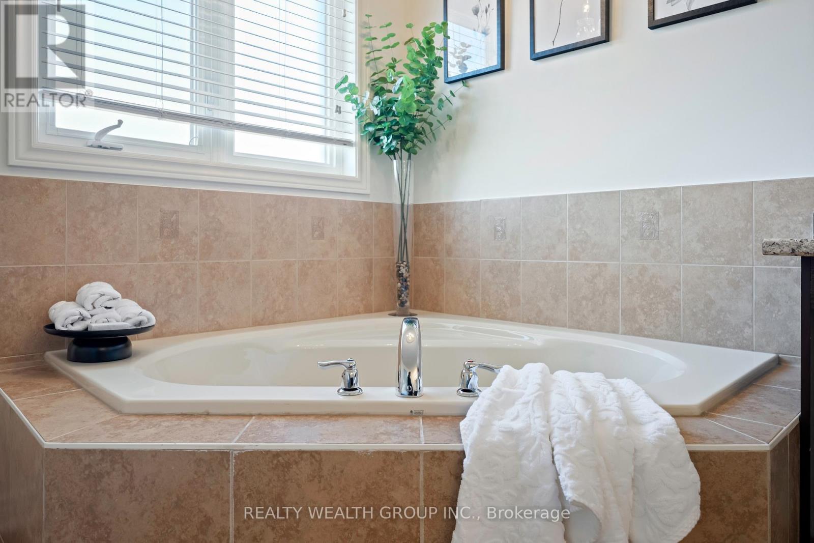 8 Homerton Avenue, Richmond Hill, Ontario  L4E 0V9 - Photo 37 - N12445621