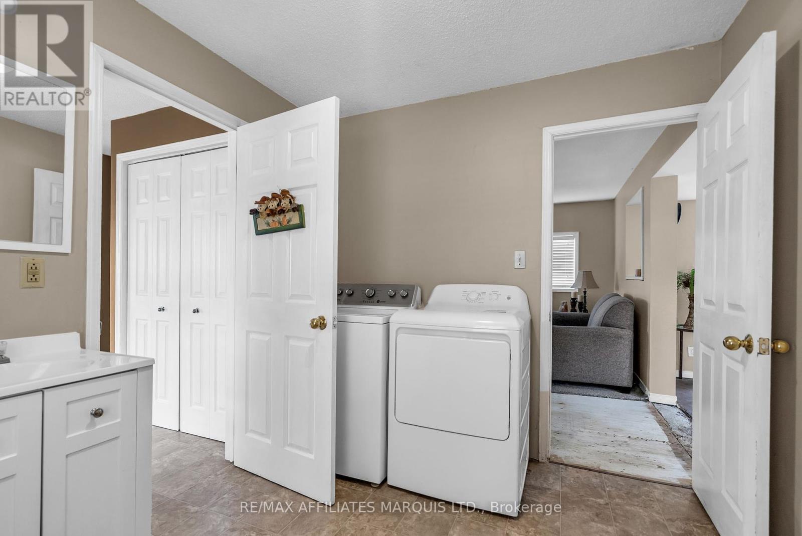 16172 Rush City Road, North Stormont, Ontario  K0C 1V0 - Photo 15 - X12441189