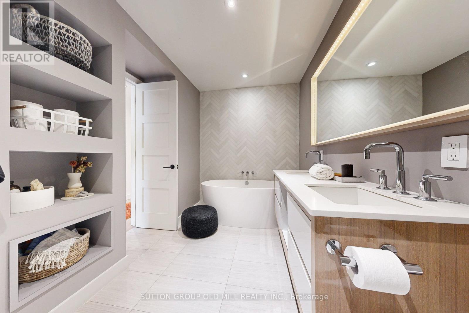 17 Grafton Avenue, Toronto, Ontario  M6R 1C3 - Photo 19 - W12408771