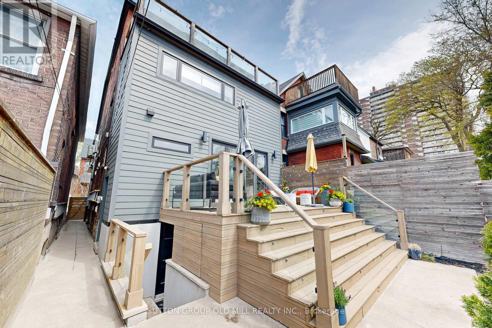 17 Grafton Avenue, Toronto, Ontario  M6R 1C3 - Photo 46 - W12408771