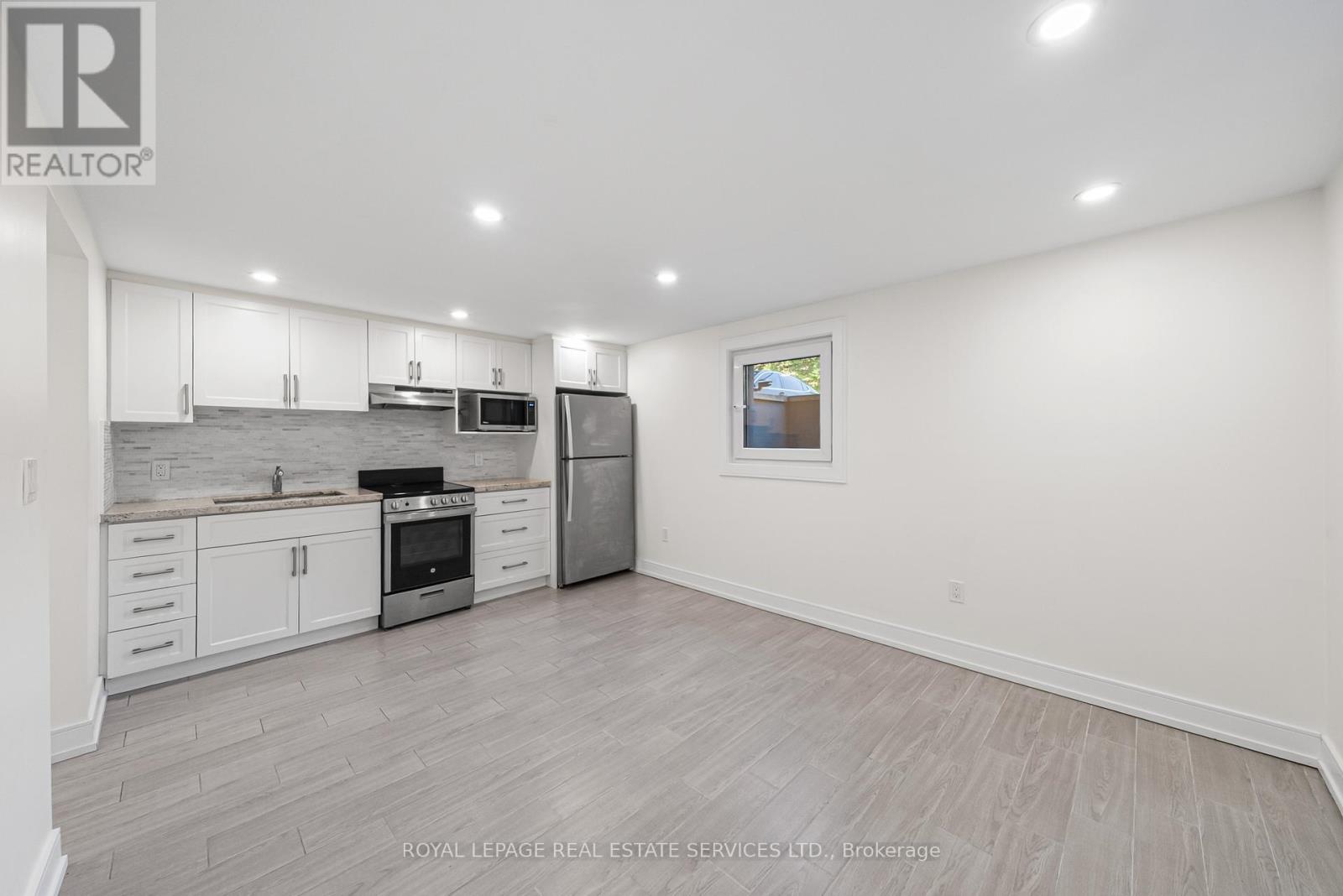 3 - 50 Arcadian Circle, Toronto, Ontario  M8W 2Y9 - Photo 3 - W12445635