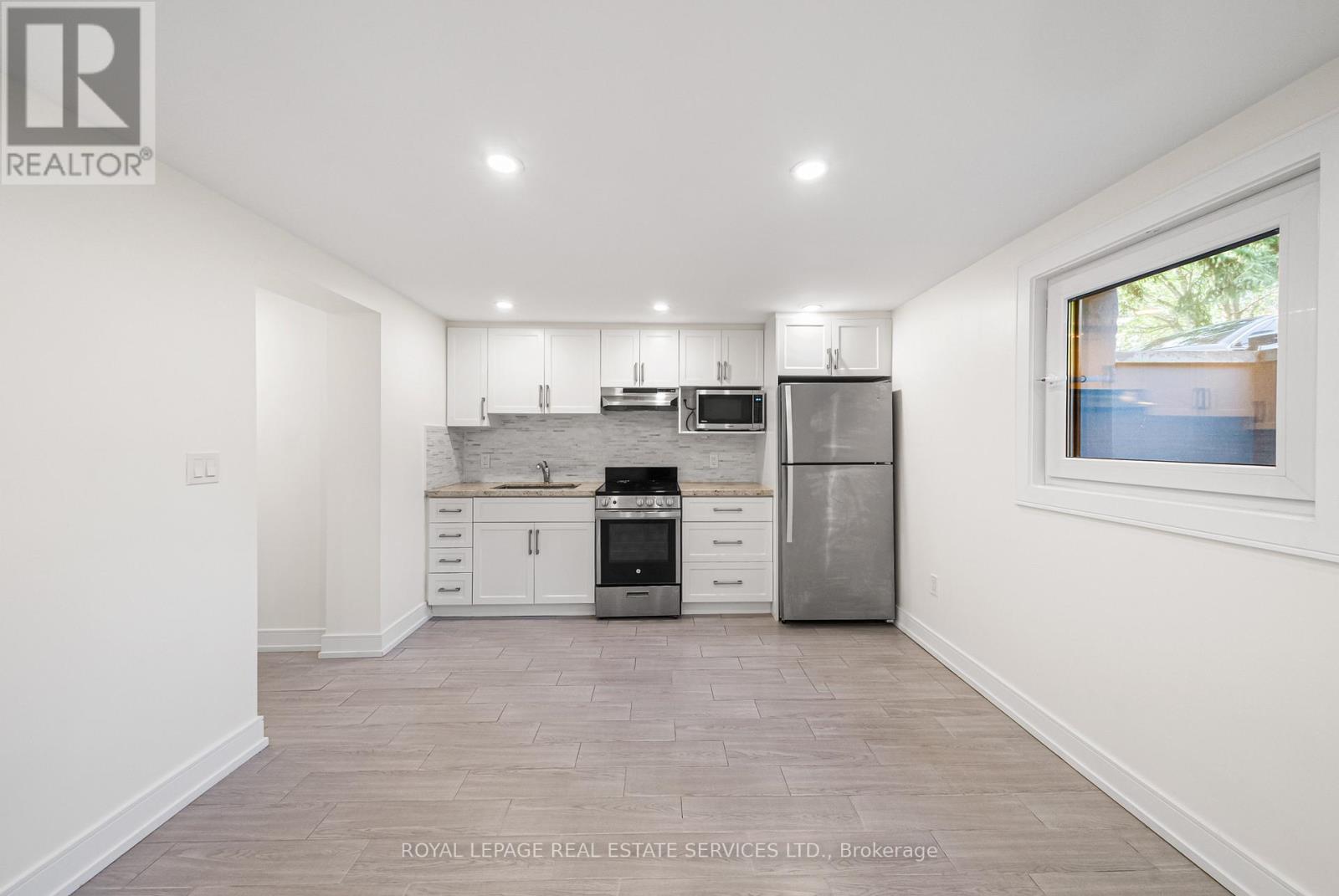 3 - 50 Arcadian Circle, Toronto, Ontario  M8W 2Y9 - Photo 4 - W12445635