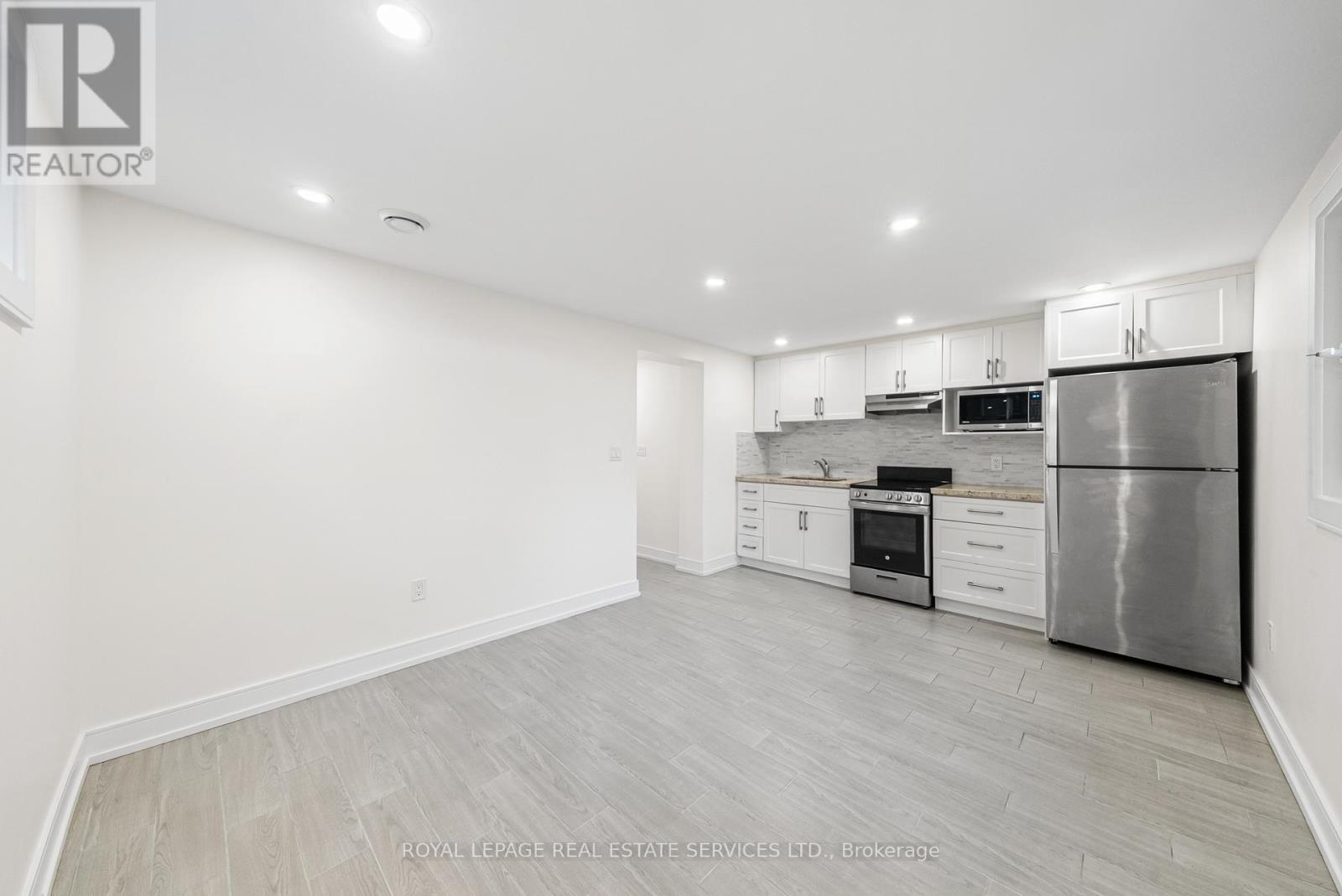 3 - 50 Arcadian Circle, Toronto, Ontario  M8W 2Y9 - Photo 5 - W12445635