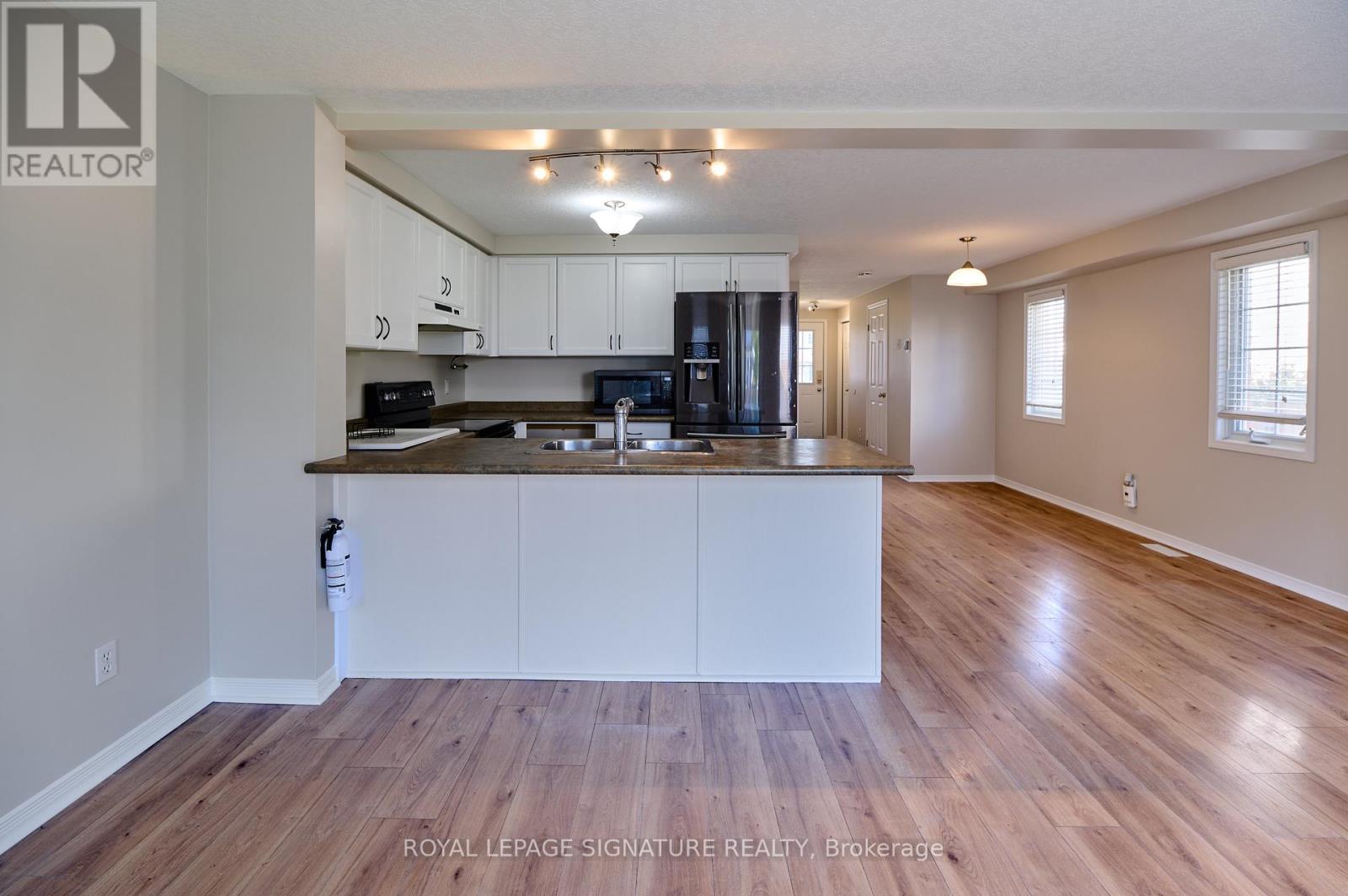 16 Chantilly Street, Kitchener, Ontario  N2R 1V6 - Photo 8 - X12293422