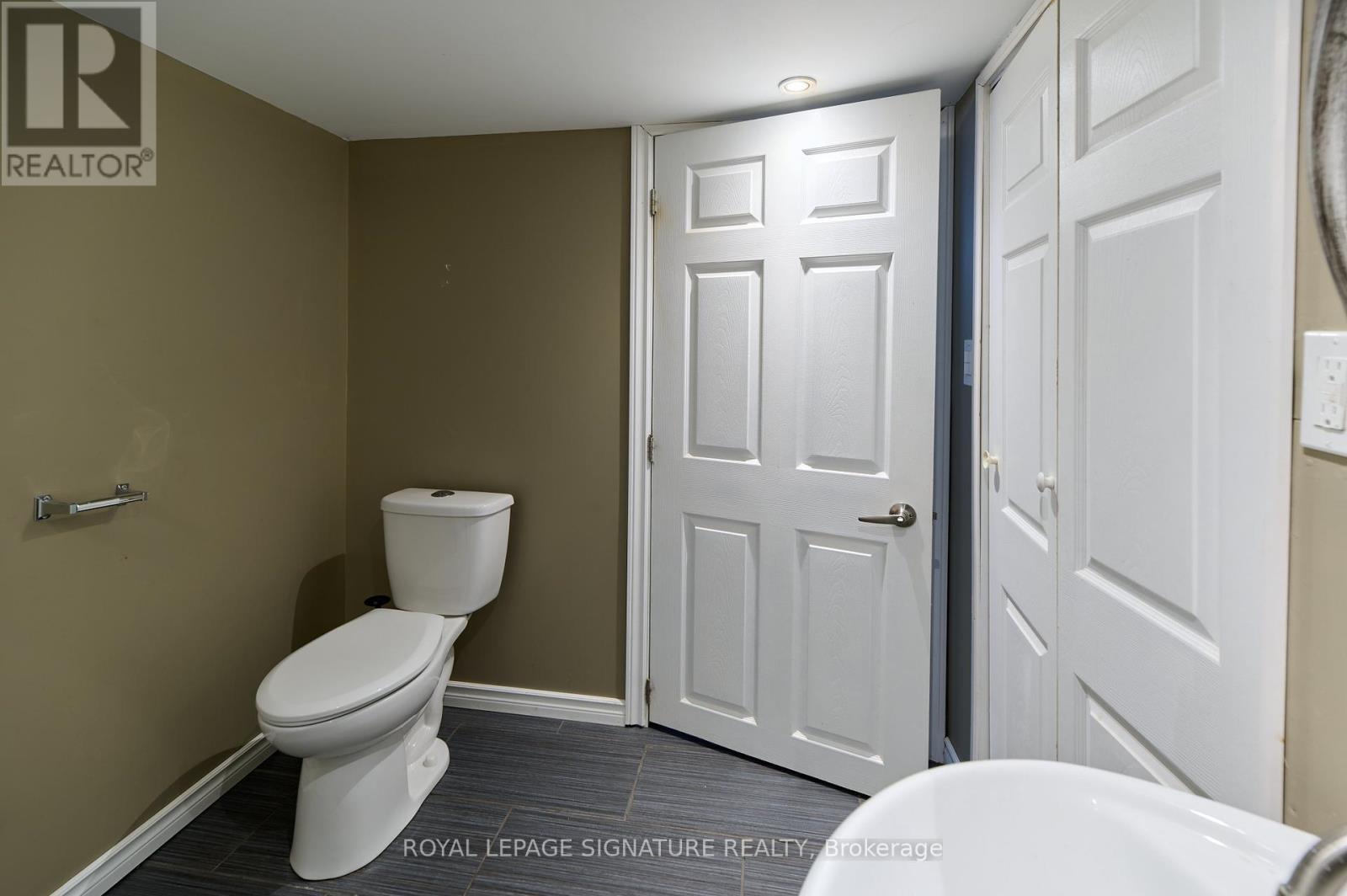16 Chantilly Street, Kitchener, Ontario  N2R 1V6 - Photo 29 - X12293422