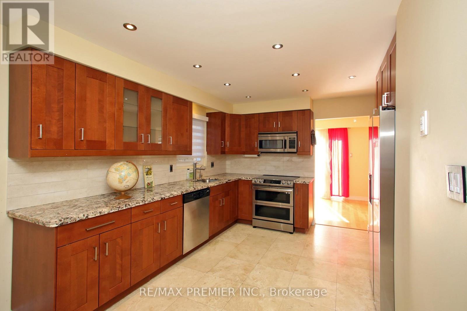 600 Stonebridge Lane, Pickering (West Shore), Ontario  L1W 3B3 - Photo 15 - E12445644
