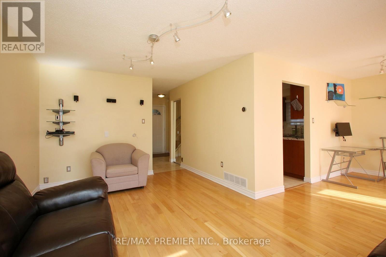 600 Stonebridge Lane, Pickering (West Shore), Ontario  L1W 3B3 - Photo 18 - E12445644