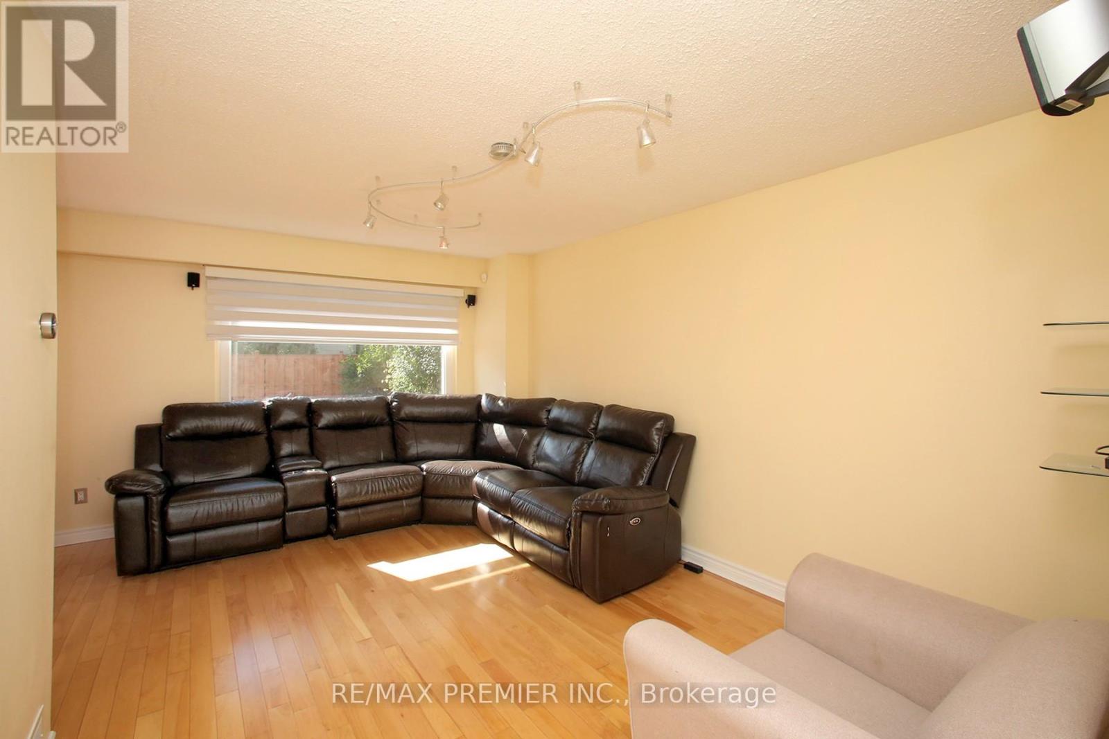 600 Stonebridge Lane, Pickering (West Shore), Ontario  L1W 3B3 - Photo 19 - E12445644