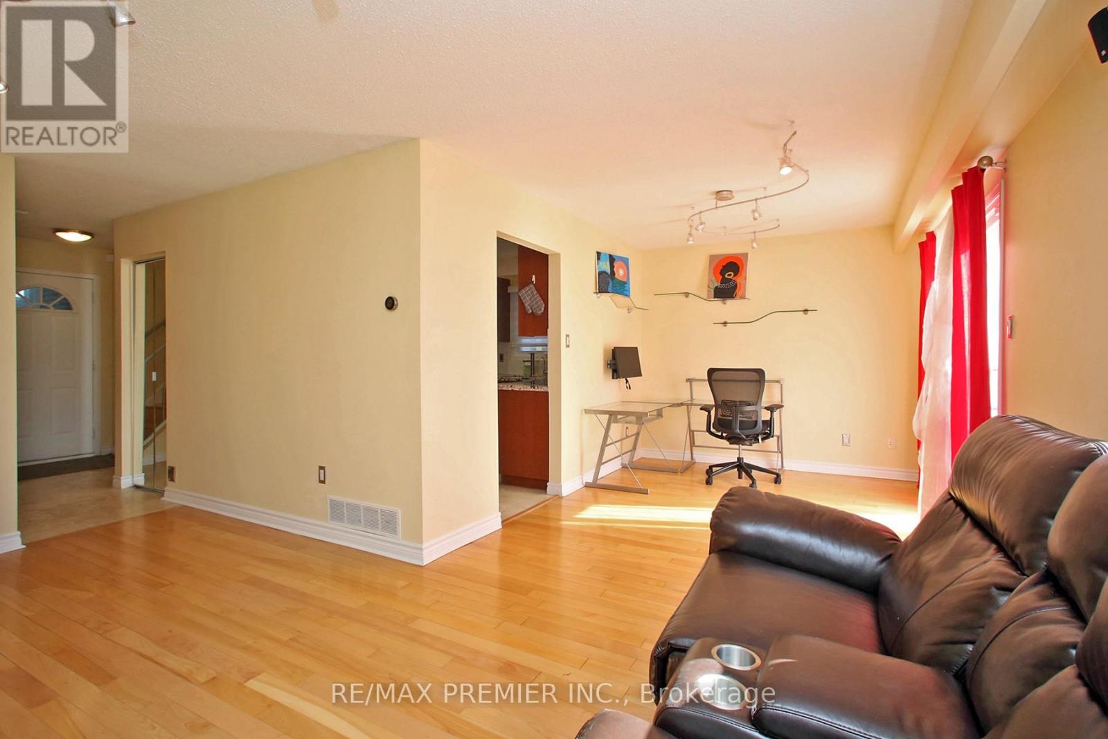 600 Stonebridge Lane, Pickering (West Shore), Ontario  L1W 3B3 - Photo 9 - E12445644