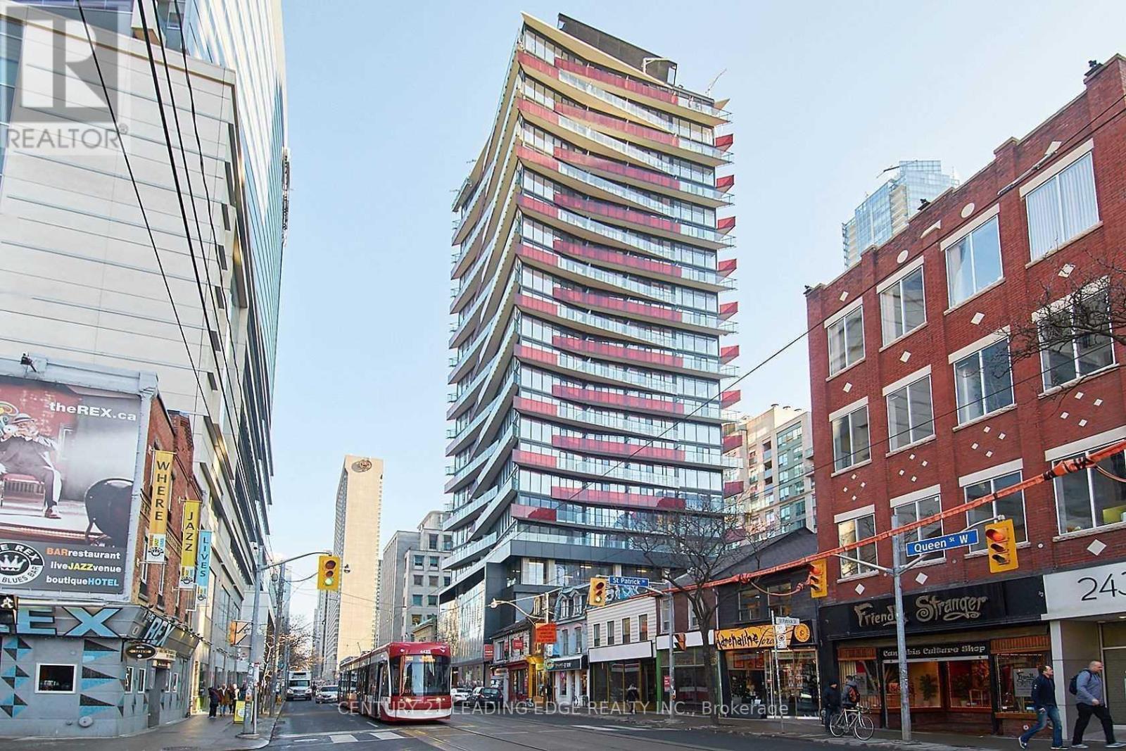 712 - 215 QUEEN STREET W, Toronto, Ontario
