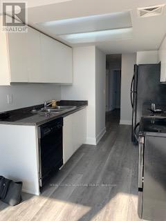 1602 - 350 Webb Drive, Mississauga, Ontario  L5B 3W4 - Photo 6 - W12400304