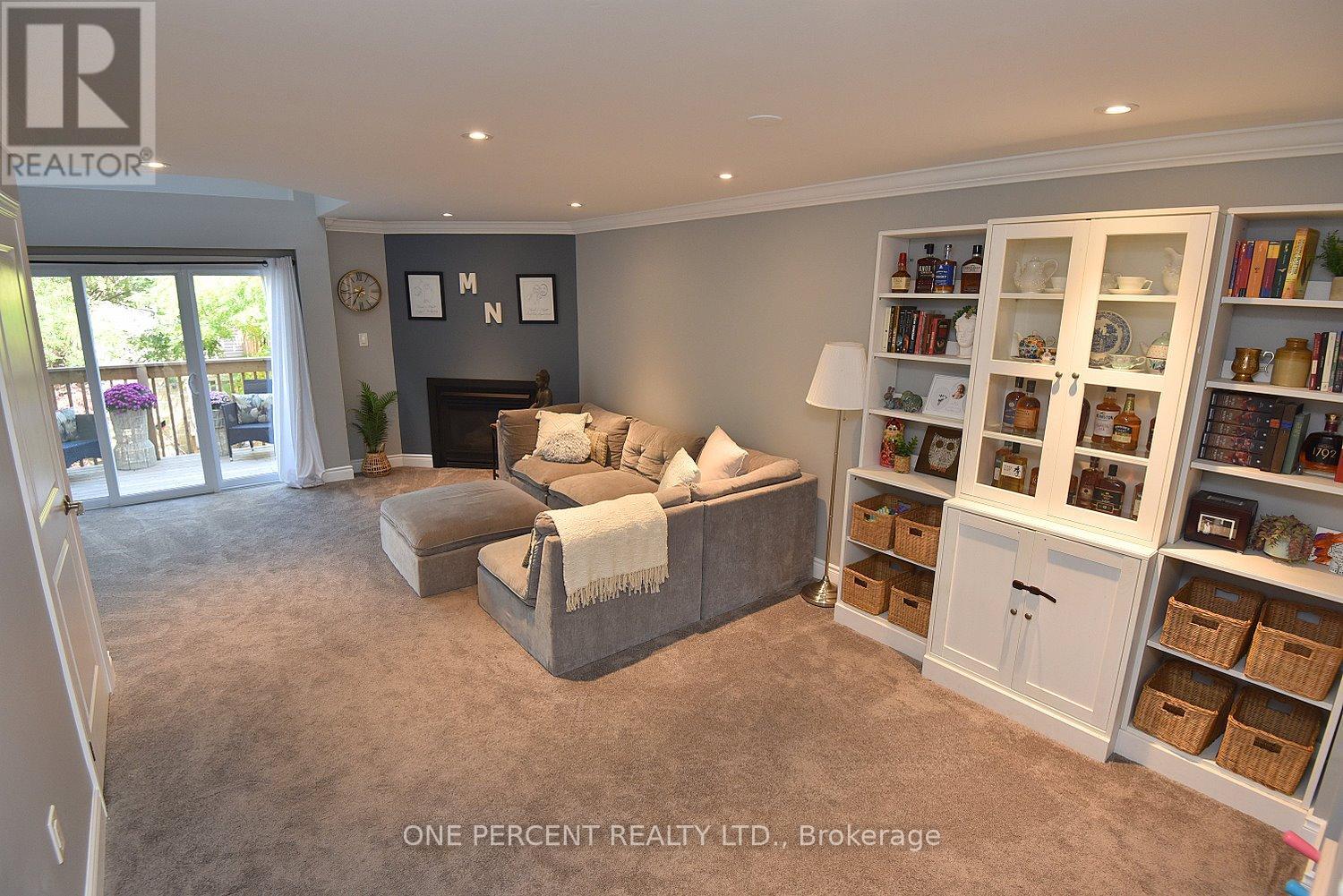 203 - 2075 Walkers Line, Burlington, Ontario  L7M 4G7 - Photo 4 - W12445645