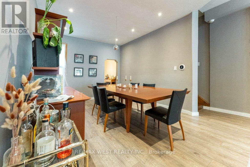 23 Clinton Street, Toronto, Ontario  M6J 2N6 - Photo 7 - C12445424